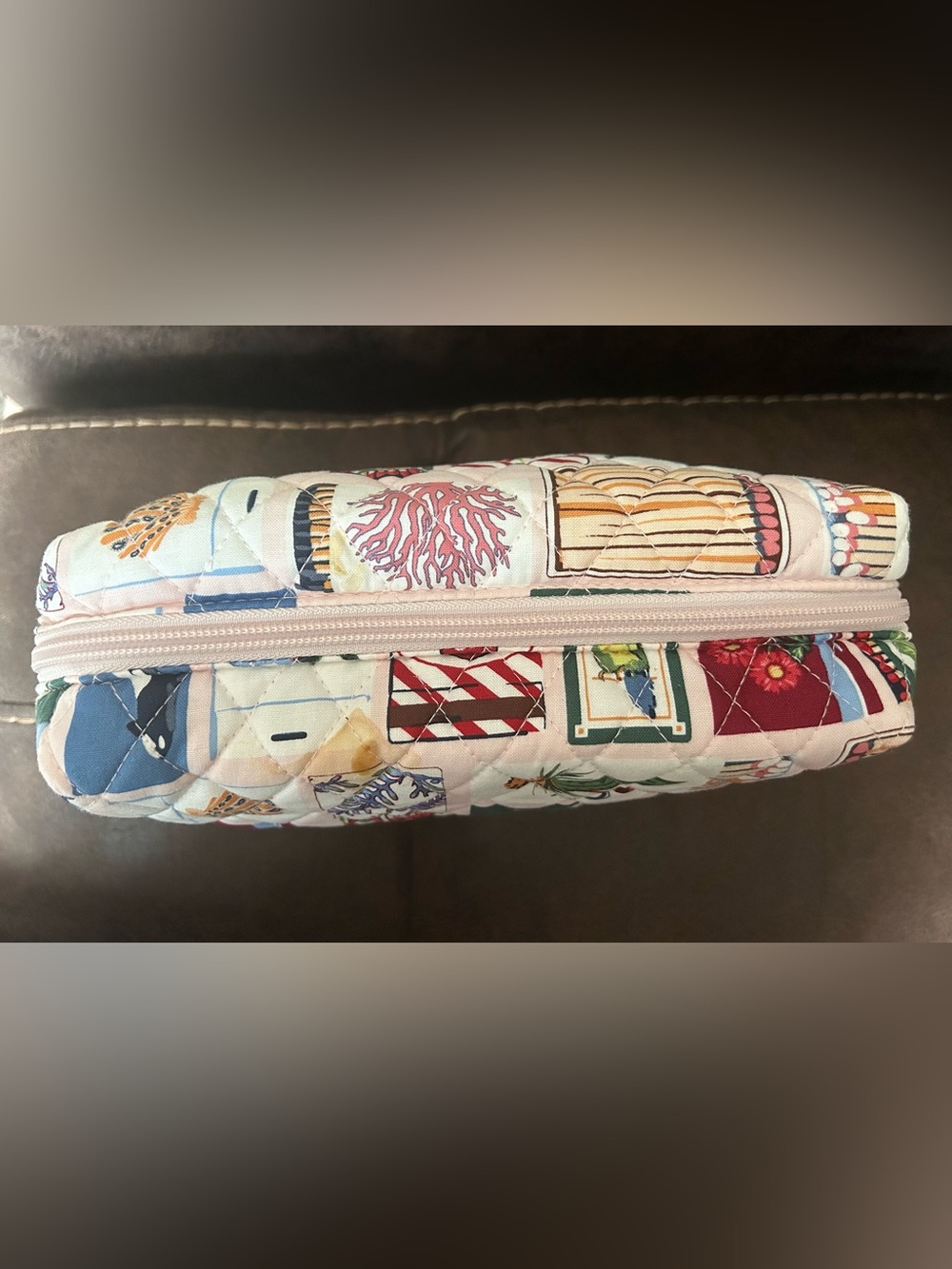 New Vera Bradley Medium Cosmetic Bag - Picture 2 of 5